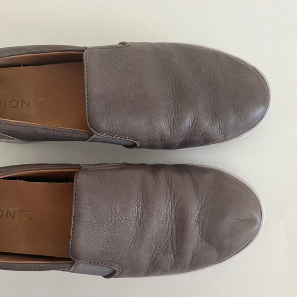 Vionic 'Demetra' Women's 8 Slip On Sneaker Gray Leather Comfort Shoe - Picture 3 of 9